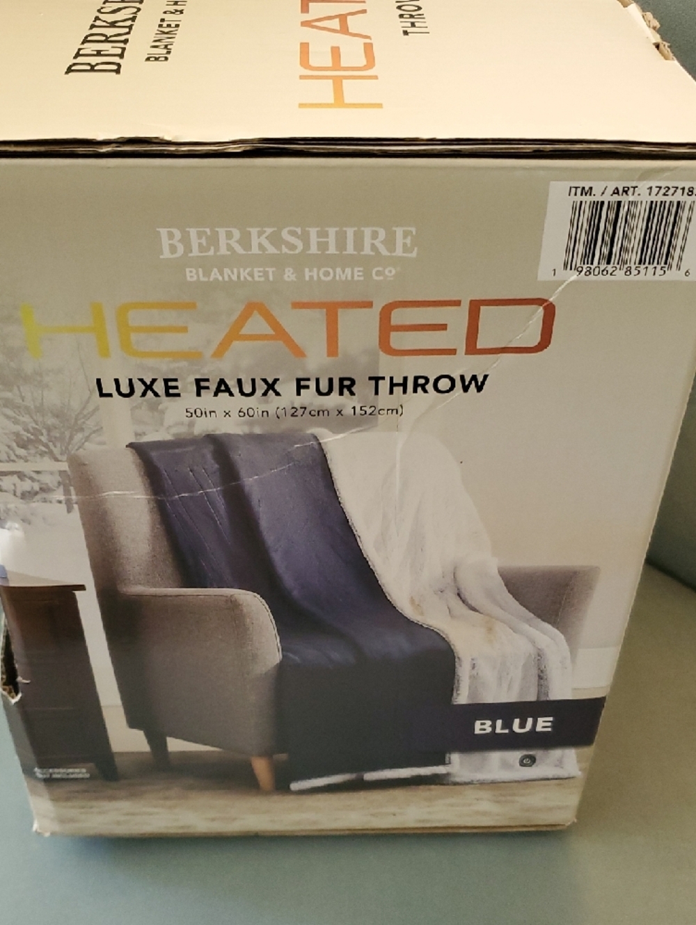 NEW Berkshire Heated Luxe Faux Fur Throw - Blue and White - Picture 4 of 11
